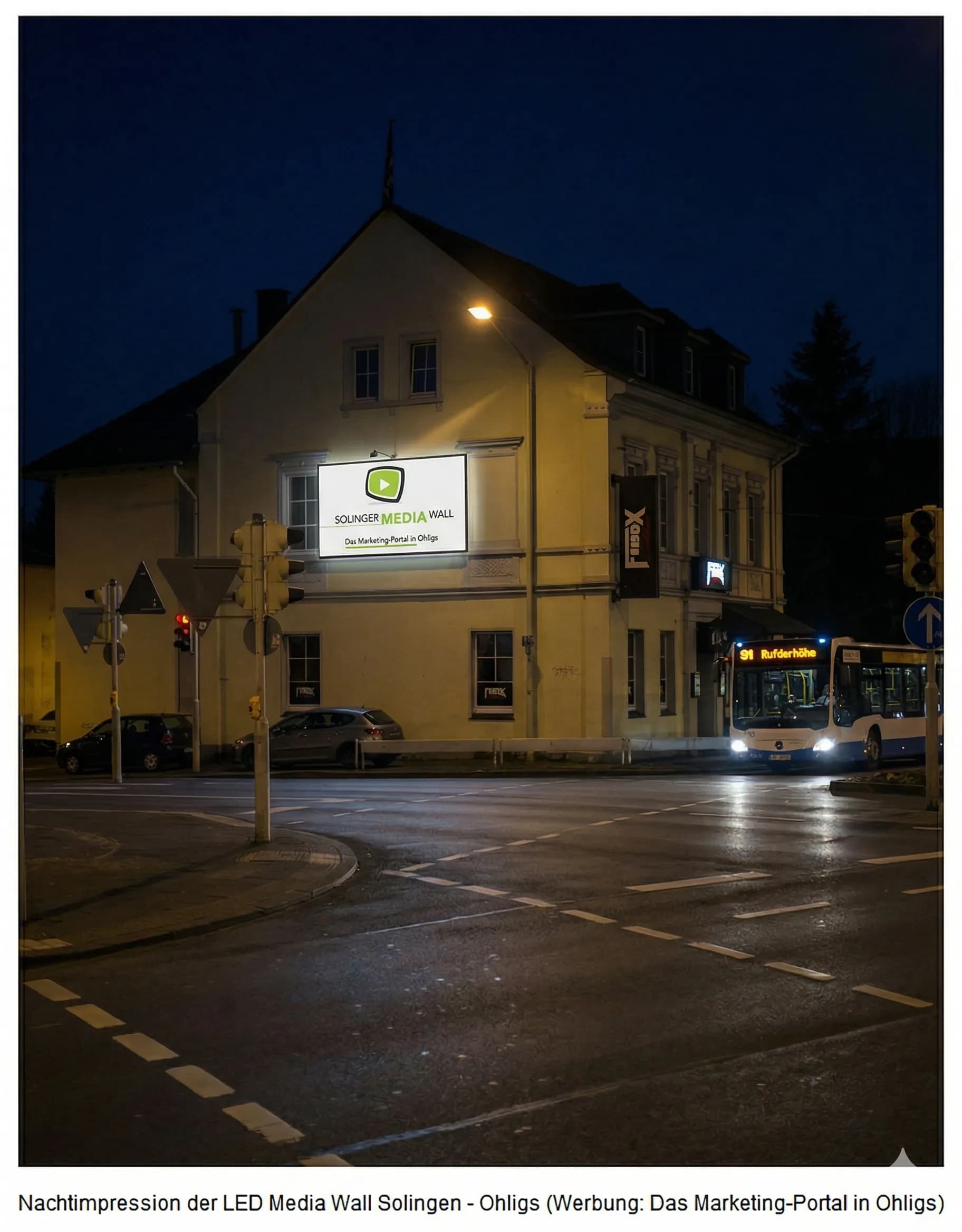 Solinger MEDIA-Wall bei Nacht in Solingen-Ohligs